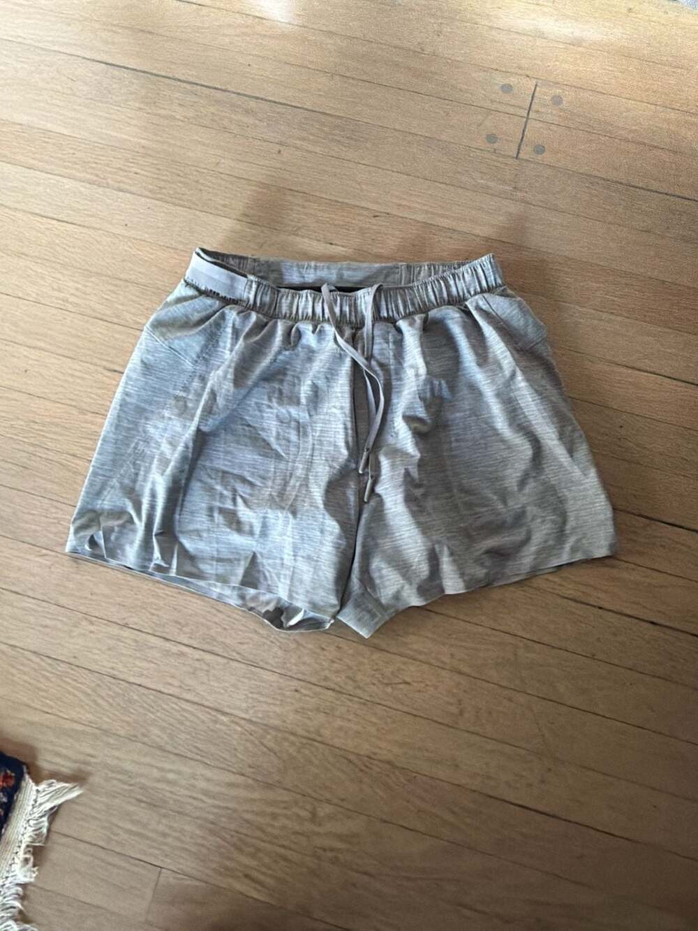 Mens Lululemon Athletica On The Fly Short Heathered Gray Athletic Shorts with Li